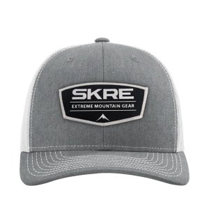 Trucker Skre white & black patch hat